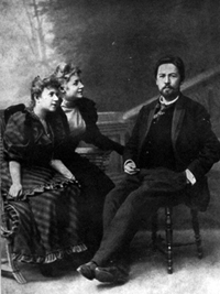 Chekhov with admirers Tatiana Shchepkina-Kupernik and Lidia Yavorskaya. He called the photo "The Temptations of St. Anthony."